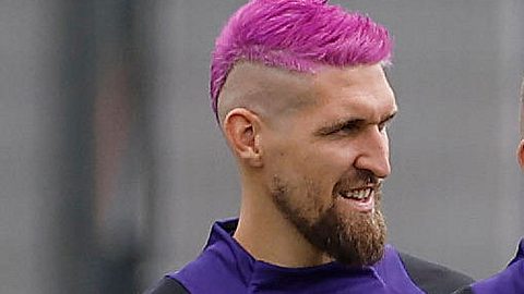 Robert Andrich trägt jetzt pink! - Foto: IMAGO / Agencia EFE