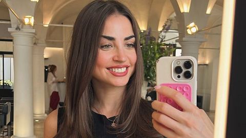 Ekaterina Leonova Spiegelselfie: Statement zum Beziehungsstatus - Foto: instagram.com/ ekatleonova