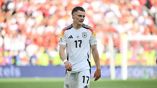 Florian Wirtz spielt im Trikot der deutschen Nationalmannschaft Fußball - Foto: IMAGO / Team 2