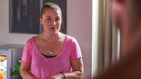 „Unter Uns“: Nadine wird von ihrer Vergangenheit eingeholt! - Foto: RTL / Stefan Behrens