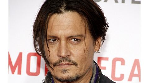Johnny Depp im Anzug. - Foto: IMAGO / Pond5 Images