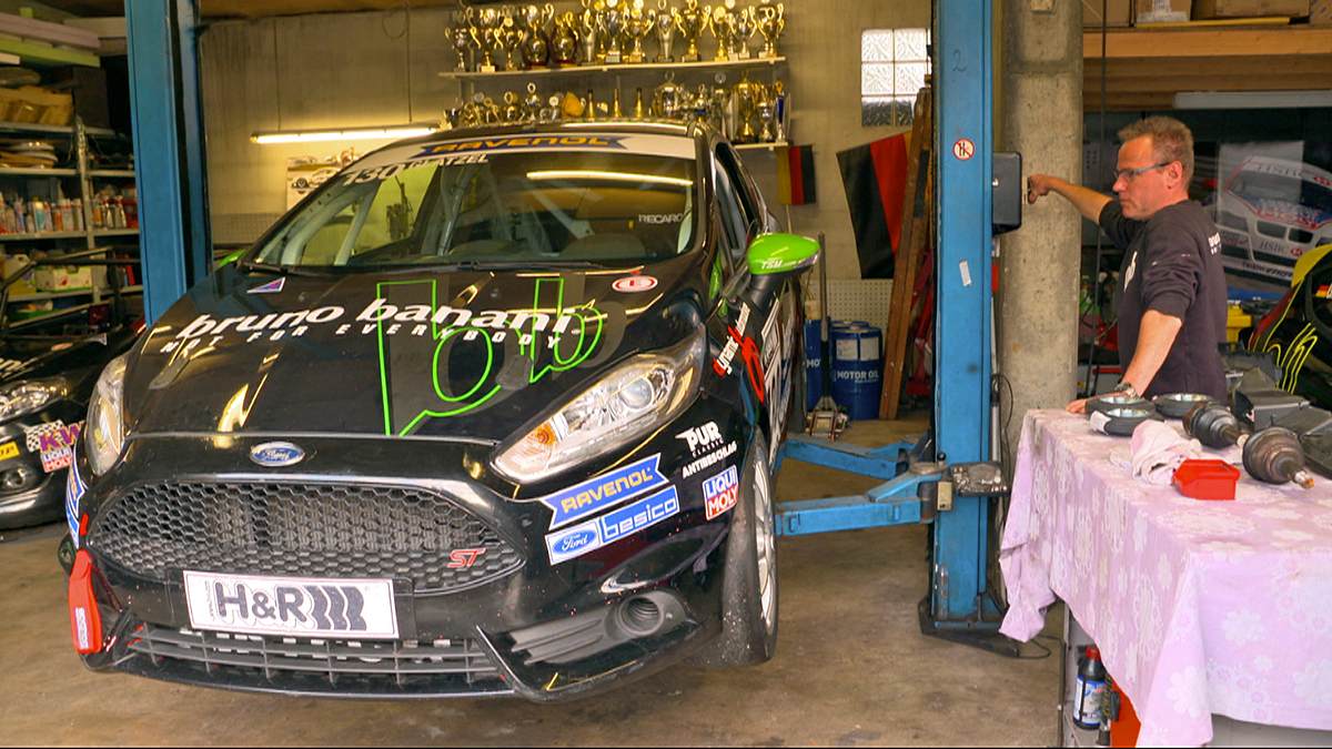einstieg in den motorsport - kampf um jeden zentimeter