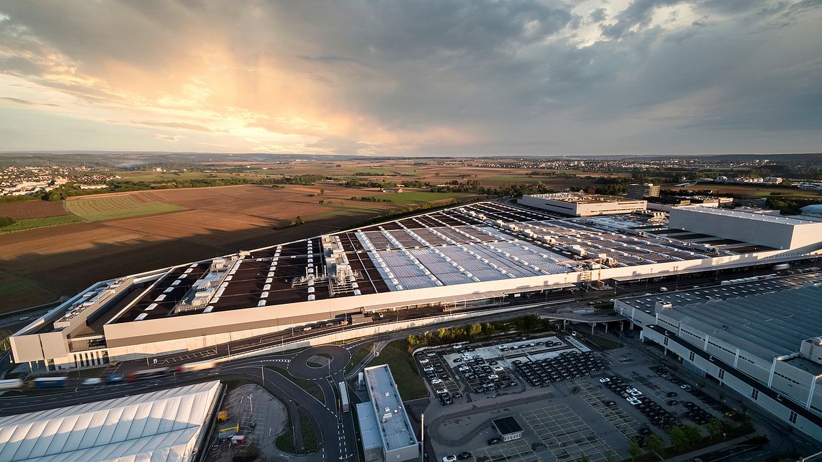 luxuslimousinen aus der hightech-fabrik