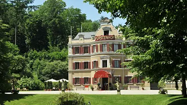 Der Fürstenhof, ein fiktives oberbayerisches Luxushotel, ist Schauplatz der erfolgreichsten Telenovela im deutschen Fernsehen. - Foto: ARD/Ann Paur