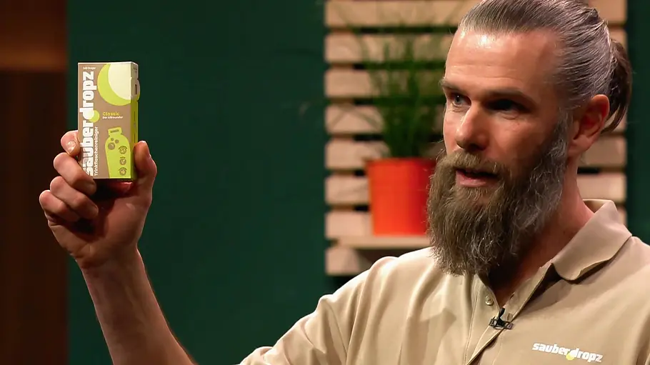 180 sauberdropz reichen für 15 bis 20 Trinkflaschen. Gründer Andreas Berger beim Pitch.