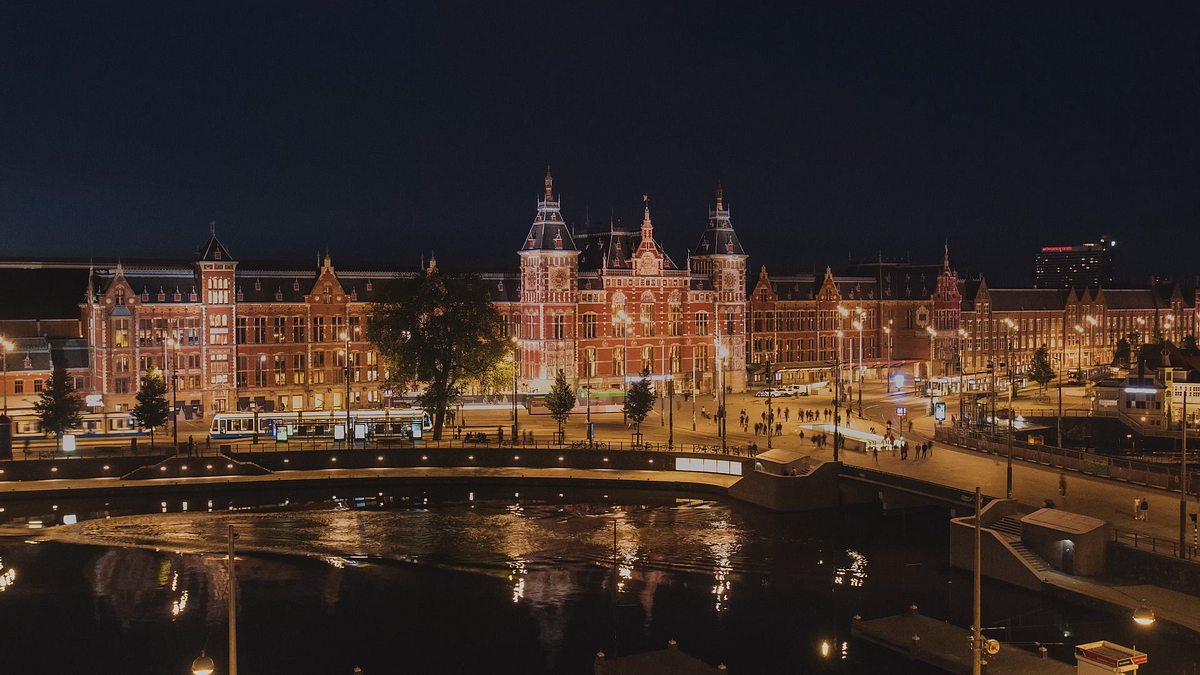 amsterdam central: alltag am mega-bahnhof