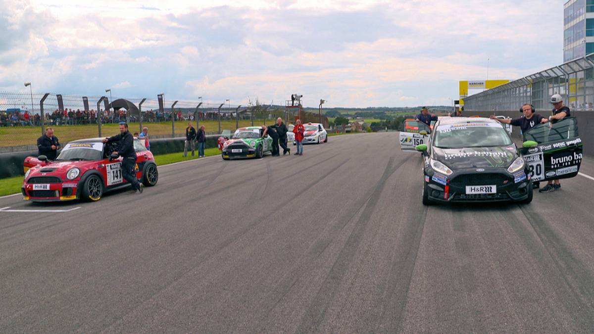 einstieg in den motorsport - kampf um jeden zentimeter