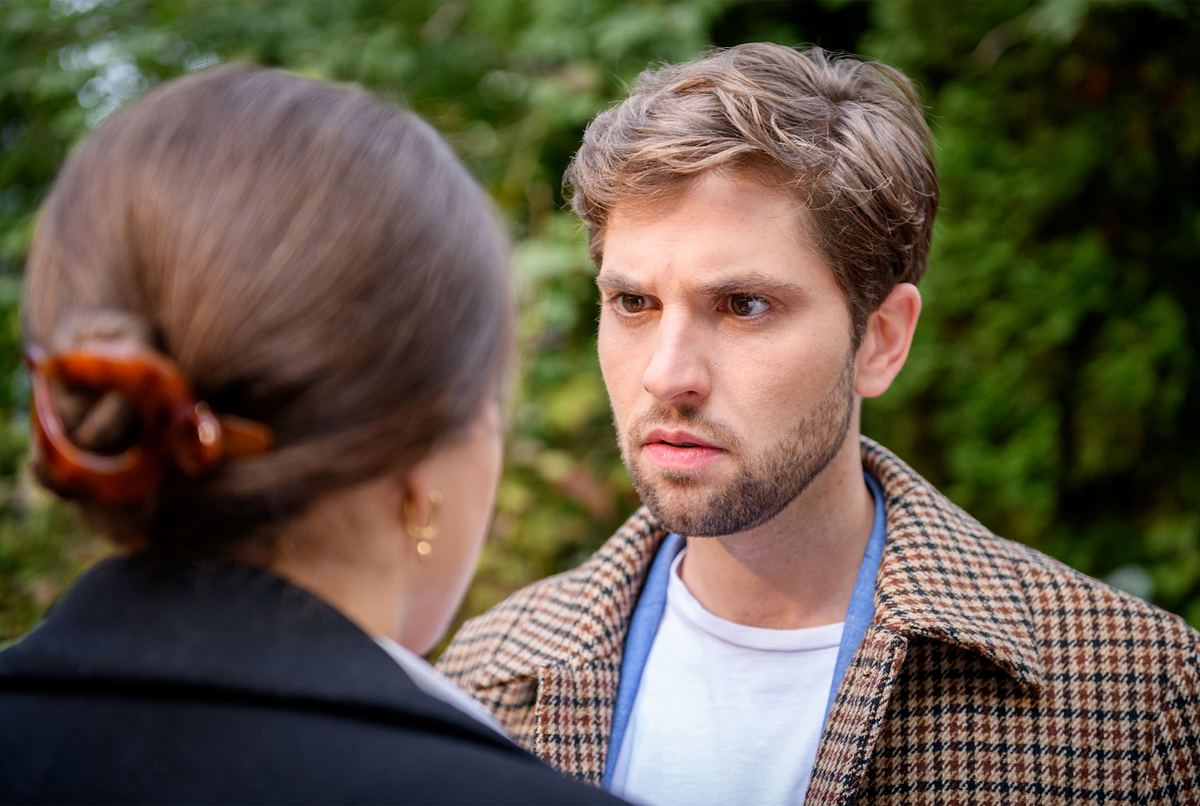 Henry von Sturm der Liebe schauen entsetzt in die Ferne Henry von Sturm der Liebe schauen entsetzt in die Ferne