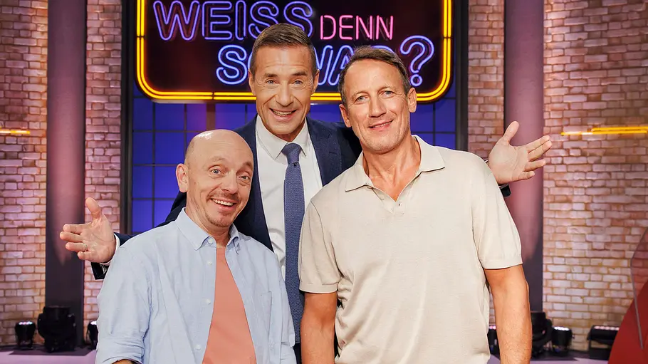V.l.n.r.: Teamkapitän Bernhard Hoëcker, Moderator Kai Pflaume und der neue Teamkapitän Wotan Wilke Möring. V.l.n.r.: Teamkapitän Bernhard Hoëcker, Moderator Kai Pflaume und der neue Teamkapitän Wotan Wilke Möring.
