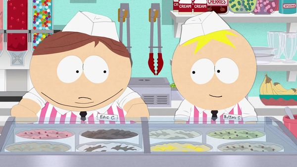 Cartman und Butters stehen hinter dem Tresen eines Eisladens. - Foto: TMDB