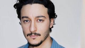 Mehmet Daloglu blickt ernst in die Kamera - Foto: Elena Zaucke