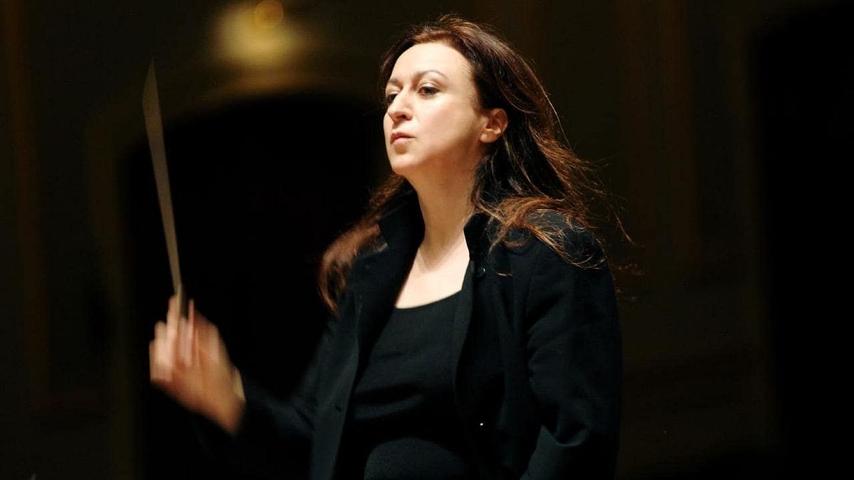 simone young dirigiert wolfgang amadeus mozart