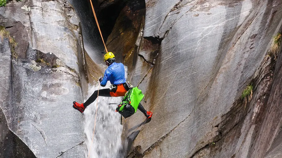 Keep on Canyoning - Die schönsten Schluchten der Schweiz keep on canyoning - die schönsten schluchten der schweiz