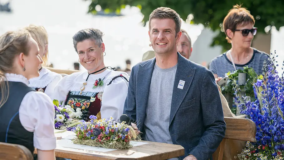 festumzug live vom 32. eidgenössischen jodlerfest 2026 basel