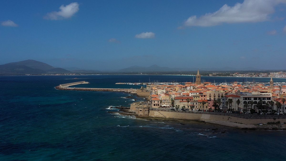 sardinien - traumstrände und schroffe berge