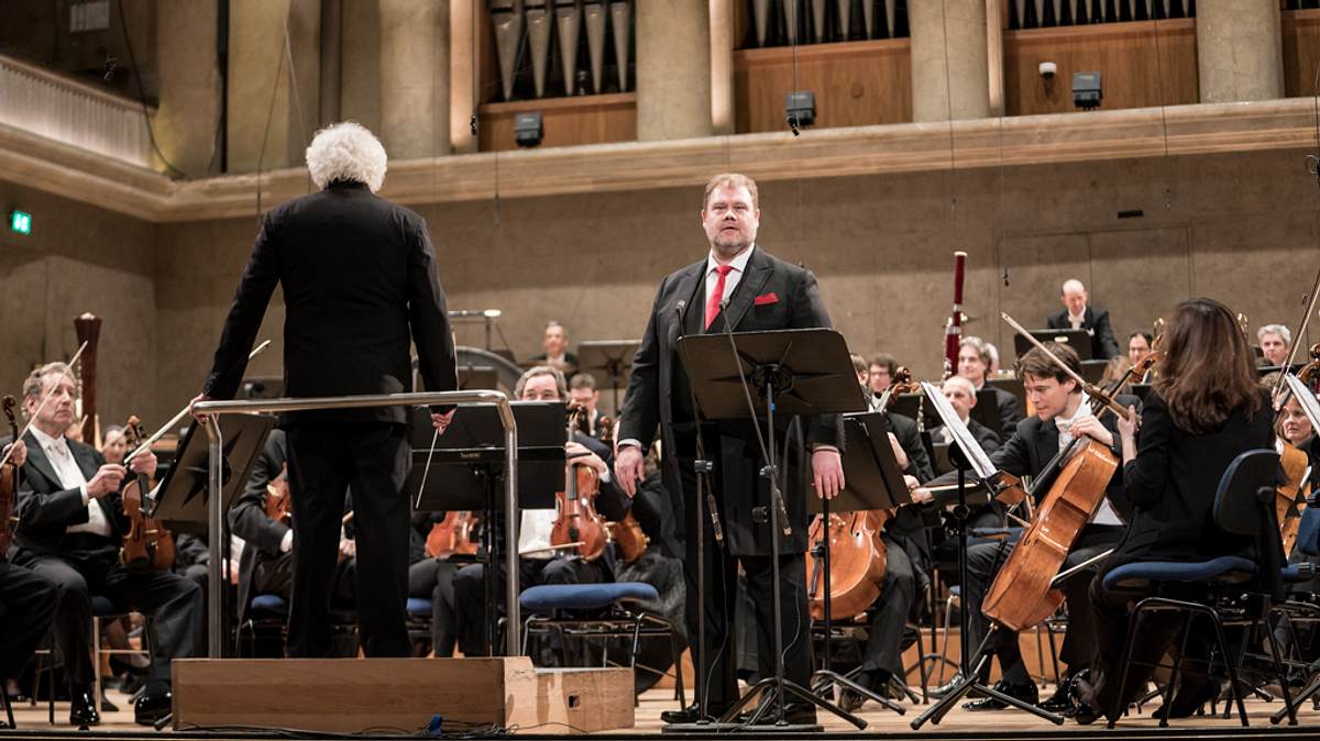 sir simon rattle dirigiert mahler