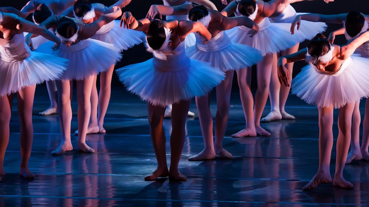 sasha waltz & guests, ensemble intercontemporain: terry riley, in c