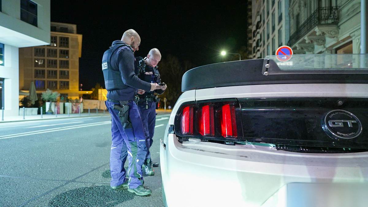 Speed Cops - Poser und Raser im Visier speed cops - poser und raser im visier