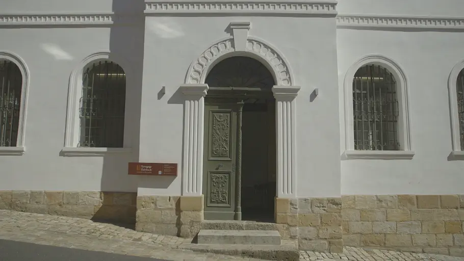 Die wundersame Rettung einer Tora: Jüdisches Leben in Amberg und Sulzbach-Rosenberg die wundersame rettung einer tora: jüdisches leben in amberg und sulzbach-rosenberg