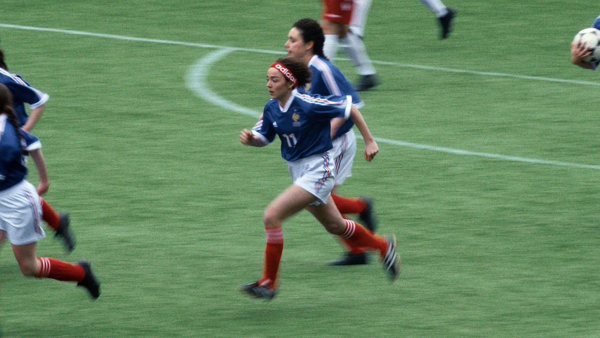 Marinette - Kämpferin. Fussballerin. Legende. Marinette - Kämpferin. Fussballerin. Legende.