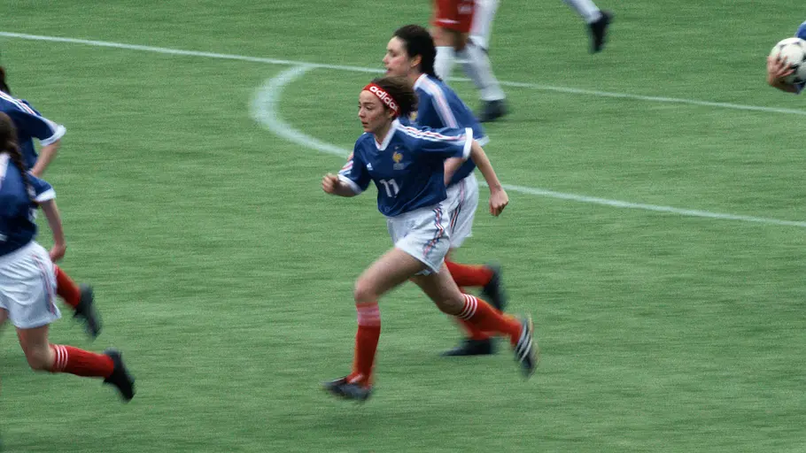 Marinette - Kämpferin. Fussballerin. Legende. Marinette - Kämpferin. Fussballerin. Legende.