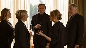 Petra Minou (Birge Schade); Kathrin Globisch (Andrea Kathrin Loewig); Martin Stein (Bernhard Bettermann); Ina Schulte (Isabell Gerschke); Roland Heilmann (Thomas Rühmann) stehen zusammen. - Foto: MDR/Saxonia Media/Rudolf Wernicke Petra Minou (Birge Schade); Kathrin Globisch (Andrea Kathrin Loewig); Martin Stein (Bernhard Bettermann); Ina Schulte (Isabell Gerschke); Roland Heilmann (Thomas Rühmann) stehen zusammen. - Foto: MDR/Saxonia Media/Rudolf Wernicke