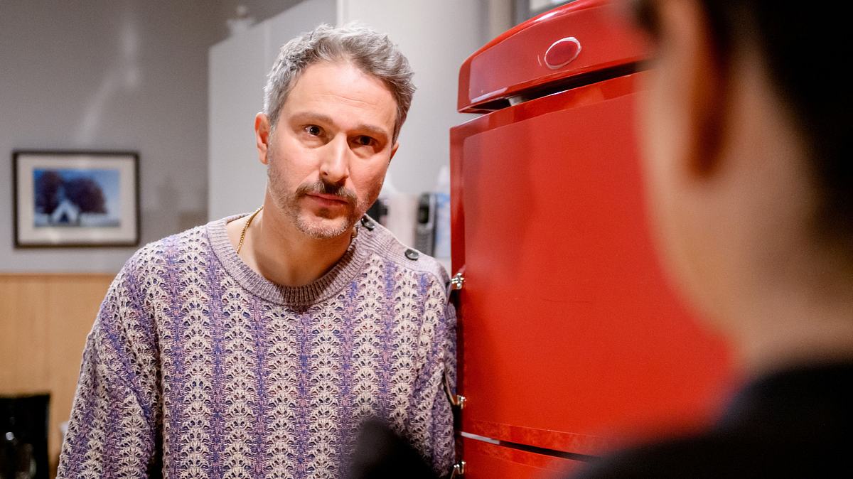 Ist Miro schwer krank bei Sturm der Liebe Miro schaut Lale ernst an