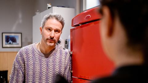 Miro schaut Lale ernst an - Foto: ARD/WDR/Christof Arnold
