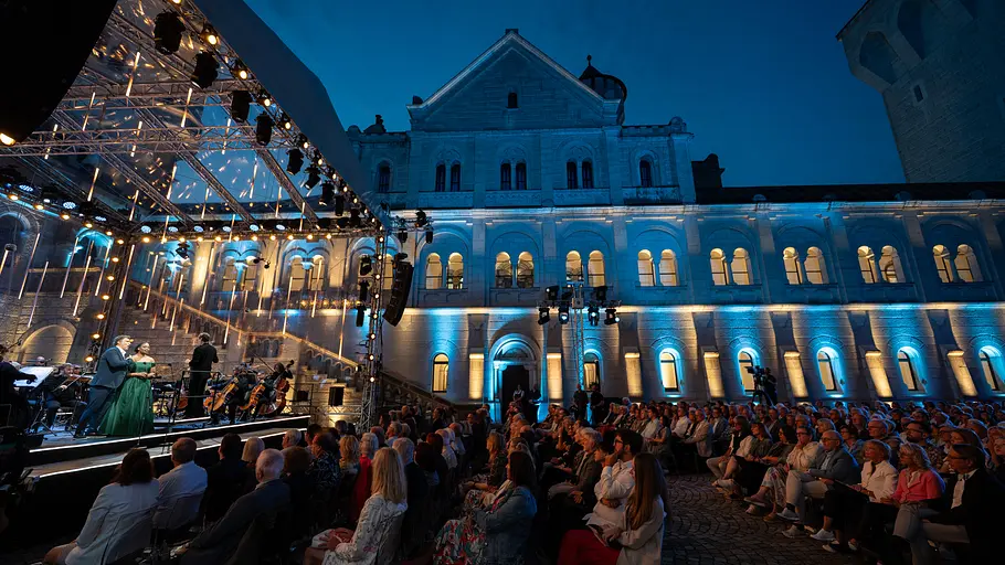 Oper unter Sternen - mit Jonas Kaufmann und Pretty Yende auf Schloss Neuschwanstein oper unter sternen - mit jonas kaufmann und pretty yende auf schloss neuschwanstein