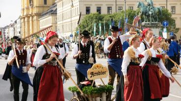 Oktoberfest Trachten- und Schützenzug 2024