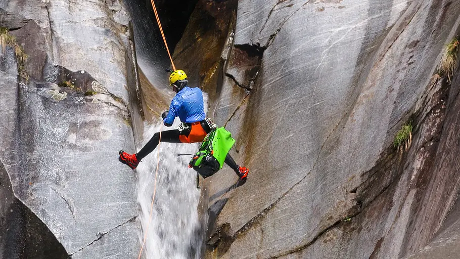 Keep on Canyoning - Die schönsten Schluchten der Schweiz keep on canyoning - die schönsten schluchten der schweiz