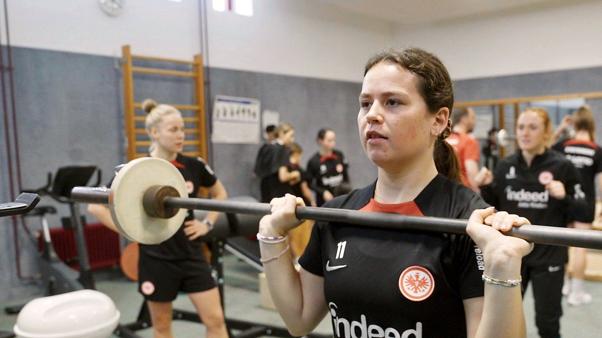 kick it like women – talente und träume im frauenfußball