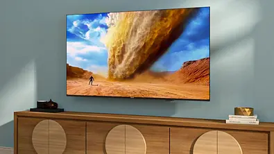 Ein Fernseher von Philips hängt an der Wand. - Foto: MediaMarkt/PR Ein Fernseher von Philips hängt an der Wand. - Foto: MediaMarkt/PR