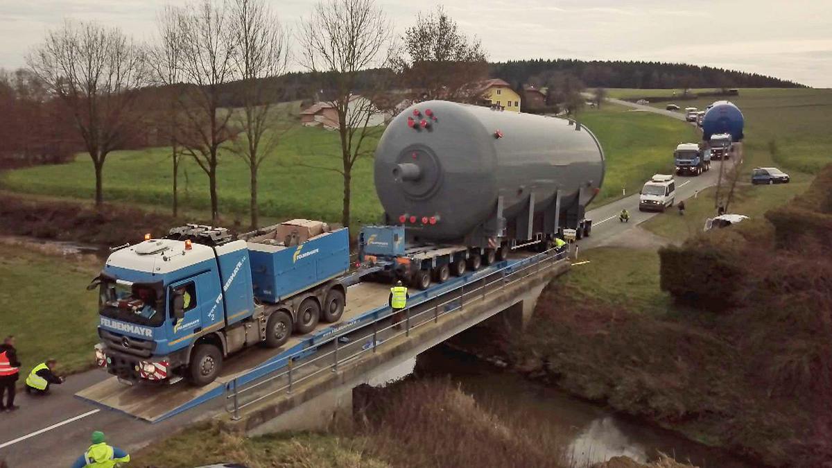 300 Tonnen Stahl auf Reisen - Schwertransport im Doppelpack 300 tonnen stahl auf reisen - schwertransport im doppelpack