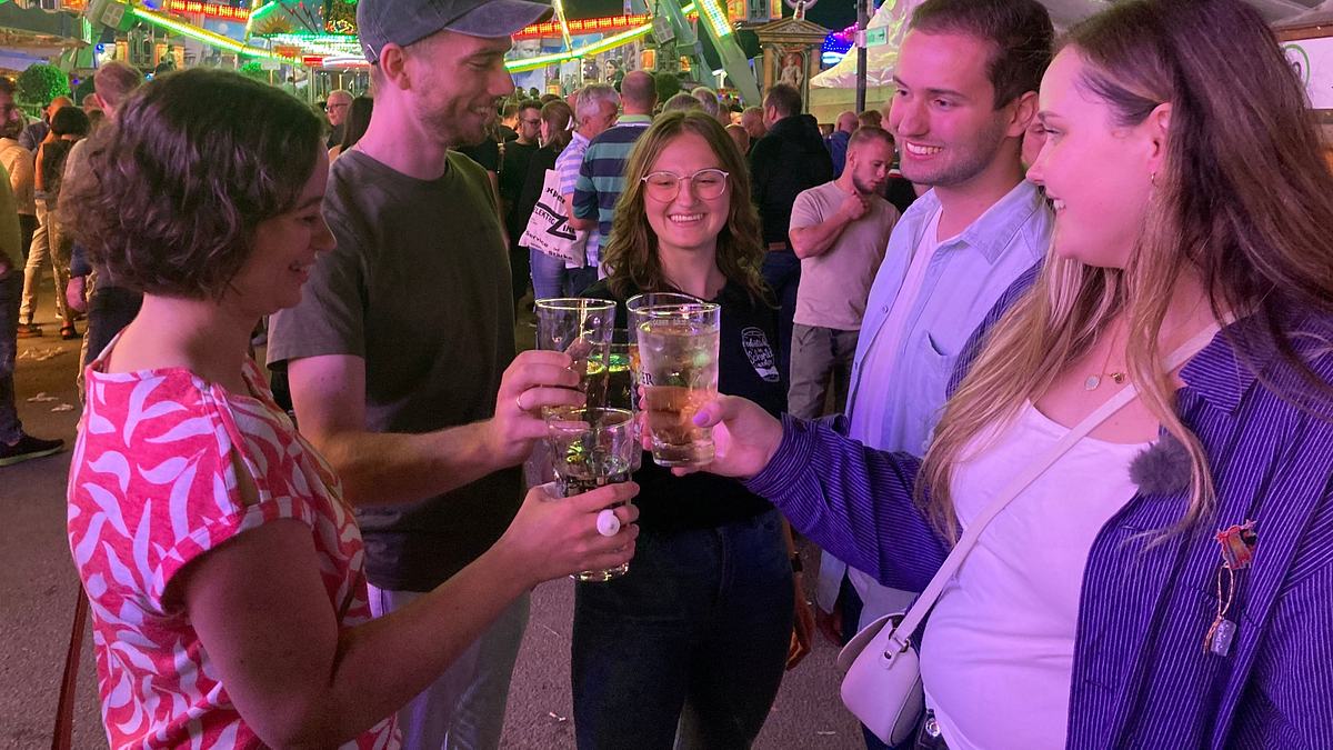 wein, wurst und riesenrad - das größte weinfest der welt