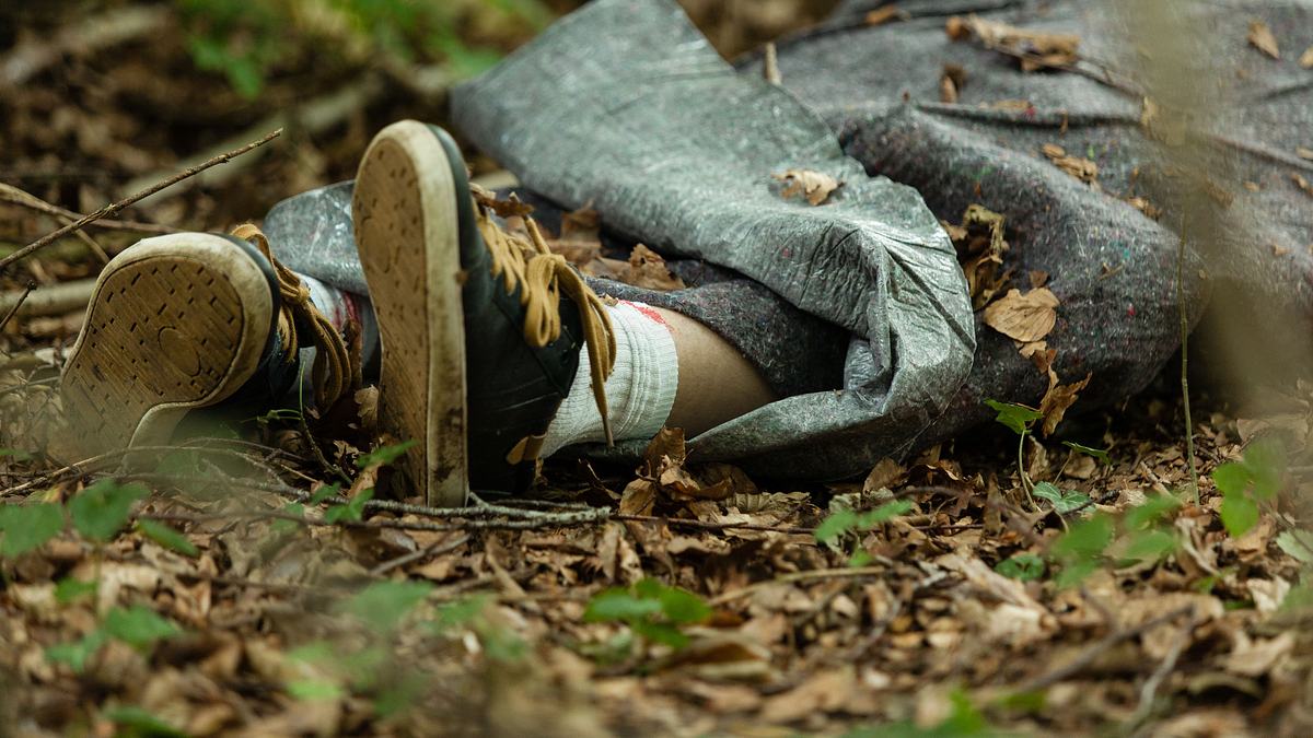 buried in the backyard - mord verjährt nicht