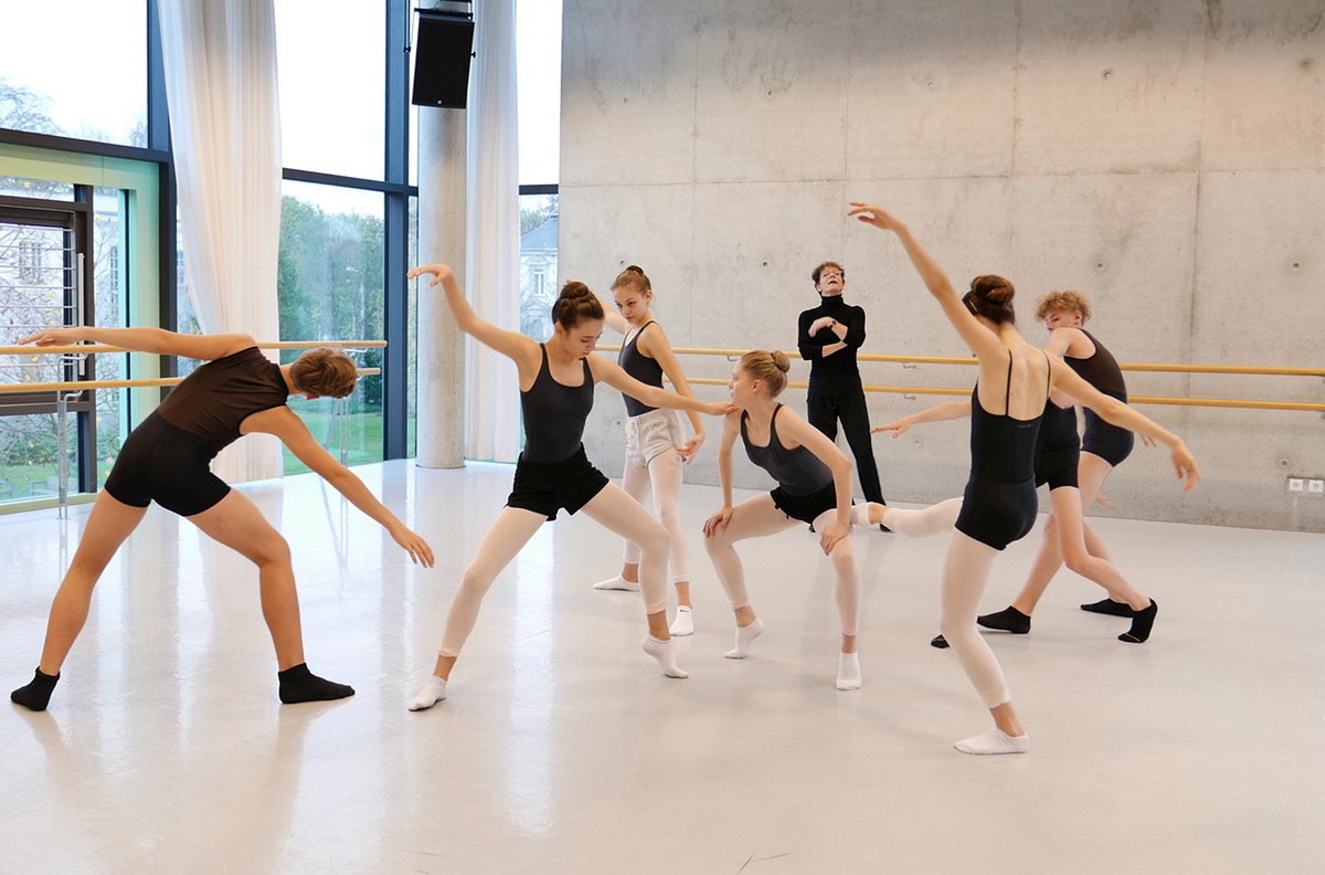 Die Welt tanzt in Dresden - 100 Jahre Palucca Hochschule die welt tanzt in dresden - 100 jahre palucca hochschule