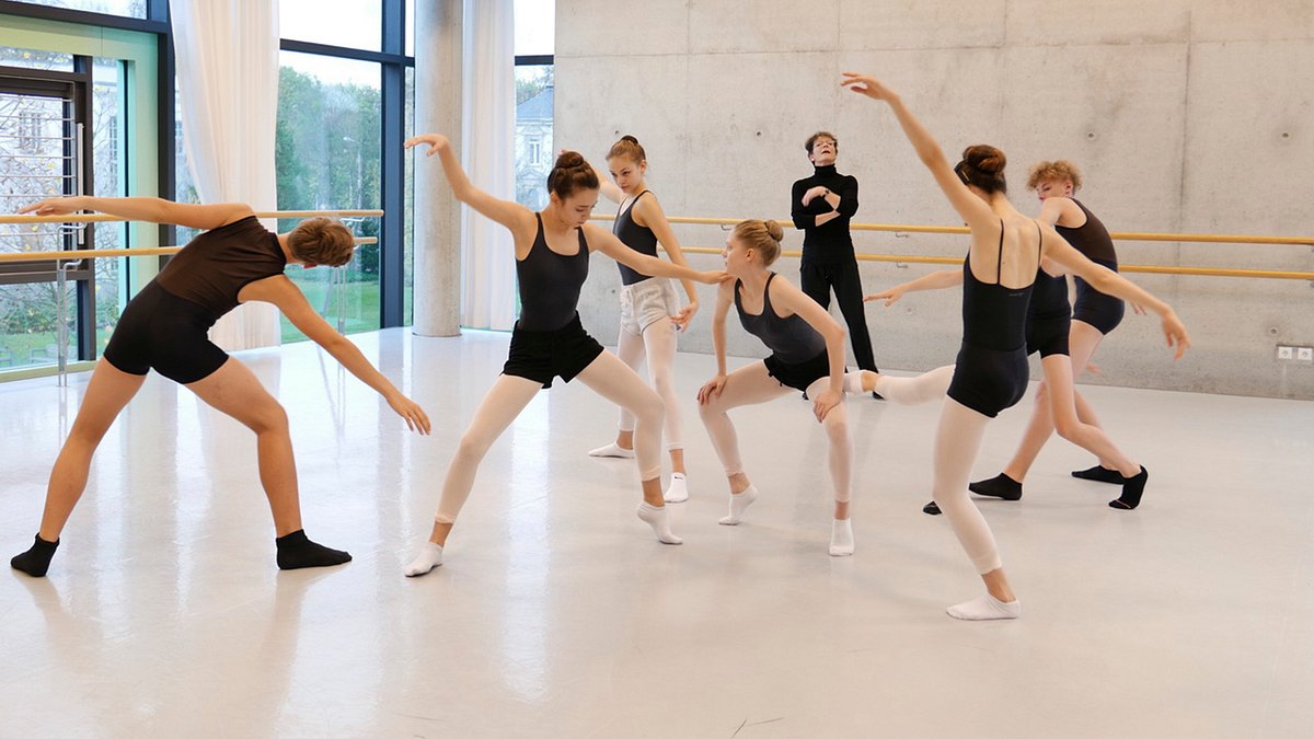 die welt tanzt in dresden - 100 jahre palucca hochschule