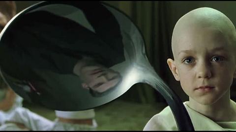 Matrix: So sieht der Löffel-Junge heute aus   - Foto: YouTube