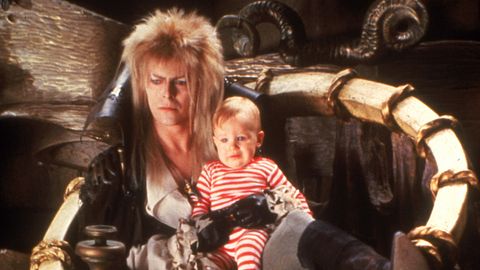 In Die Reise ins Labyrinth wurde Baby Toby Froud von David Bowie gefangen gehalten.