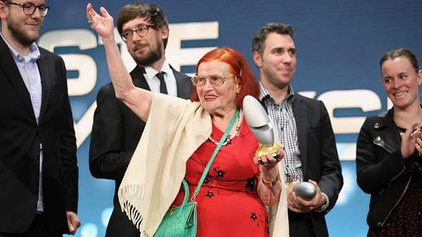 Oma Violetta beim deutschen Comedy-Preis - Foto: Getty Images