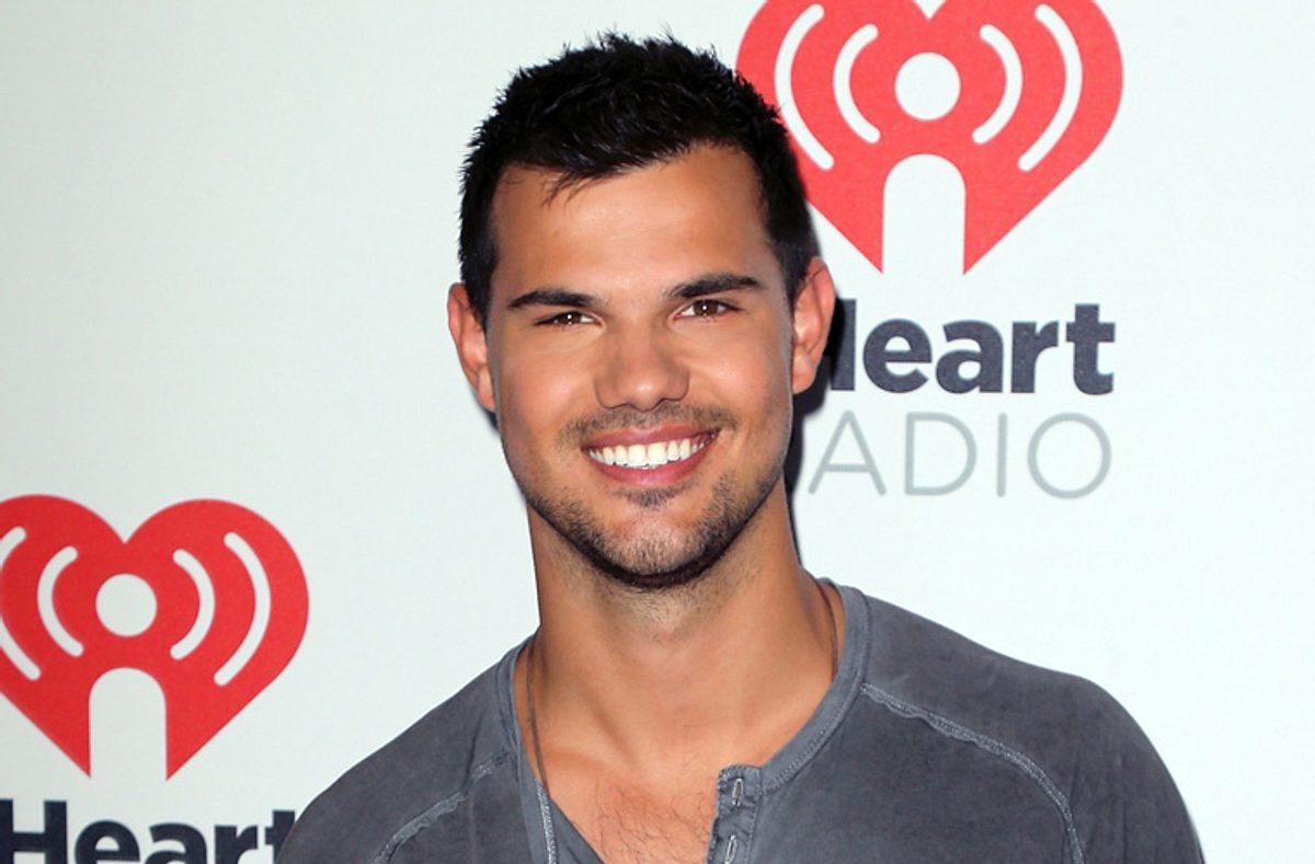 Taylor Lautner Karaoke