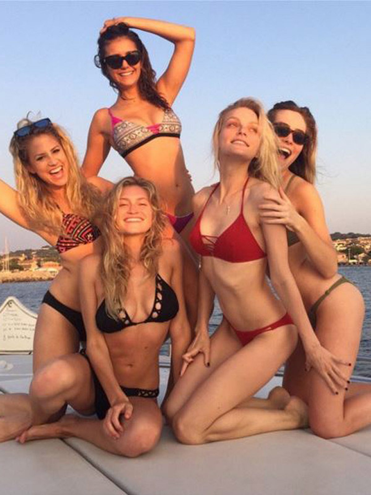 Nina Dobrev, heiße Selfies 2015