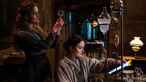 Die Glasbläserin mit Maria Ehrich und Louise Heyer - Foto: ZDF/Hannes Hubach