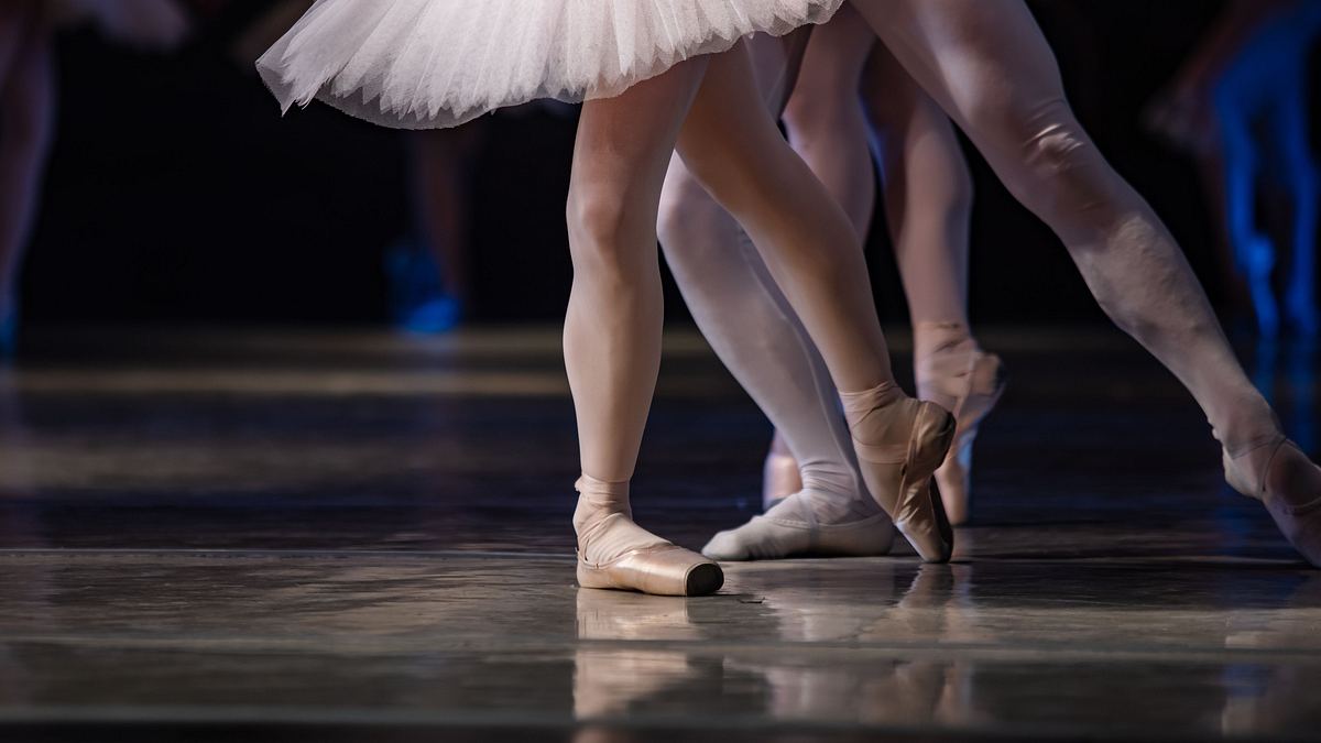 sasha waltz & guests, ensemble intercontemporain: terry riley, in c