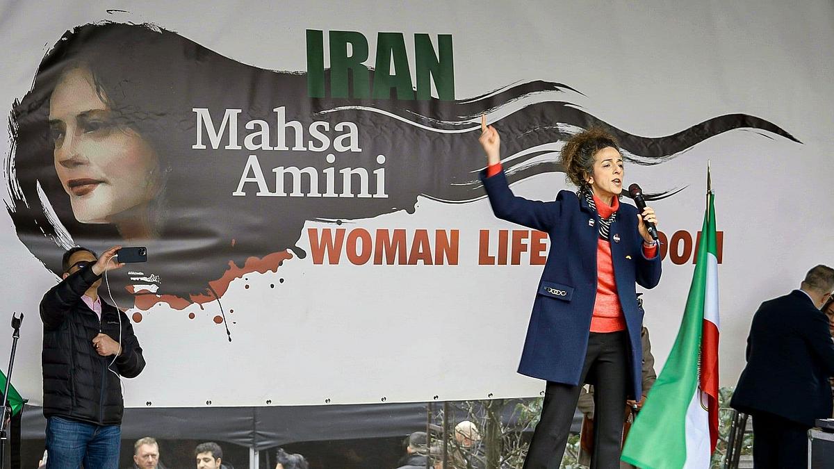 Frau, Leben, Freiheit - Eine iranische Revolution