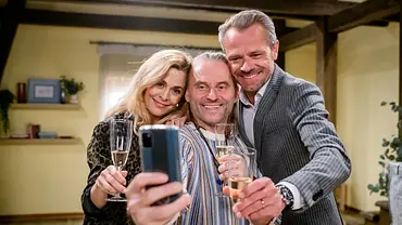 Sturm der Liebe“: Dieser Kuss verändert alles – Lales Entscheidung hat  bittere Folgen