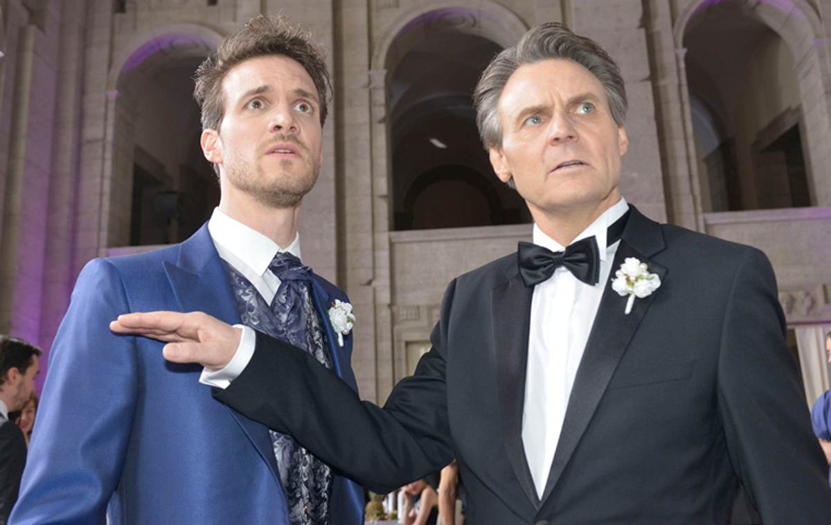 Obwohl Jo Gerner (rechts) weiß, dass Felix der Schuldige ist, will er ihm helfen, Chris in Misskredit zu bringen. Foto: RTL / Rolf Baumgartner