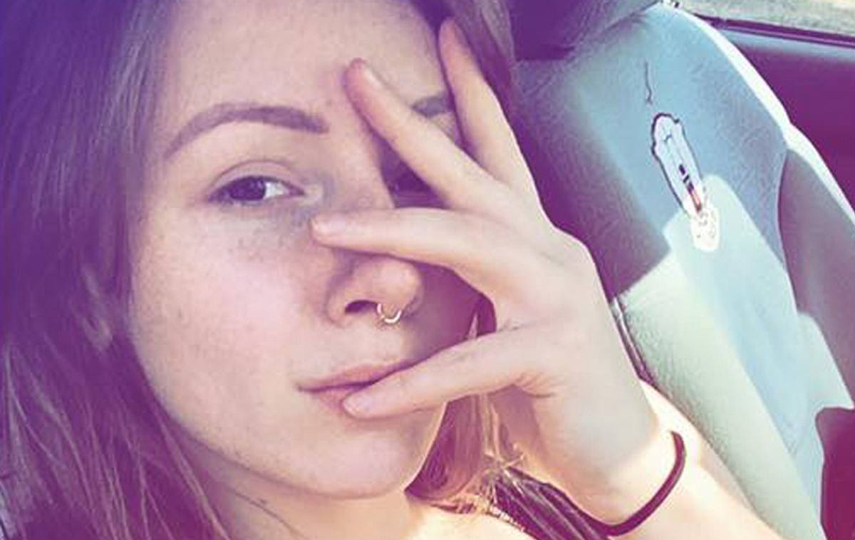 Lesbisch? BTN-Emmi Denise Duck knutscht mit Bachelor-Kandidatin!