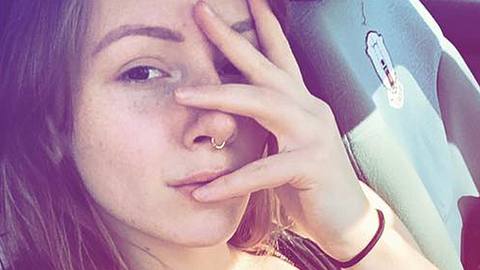 Lesbisch? BTN-Emmi Denise Duck knutscht mit Bachelor-Kandidatin! - Foto: Facebook/Denise Duck